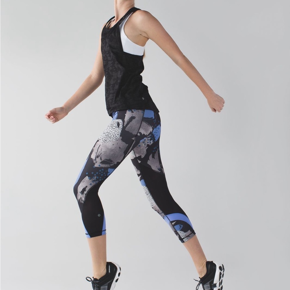 limited edition Lululemon x Soulcycle Run Inspire Crop II *Full-On Luxtreme sz 2